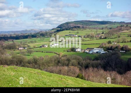 Blick von der Congleton-Kante über die Cheshire-Ebene in Richtung Bosley Cloud oder Cloud End Cheshire England Stockfoto