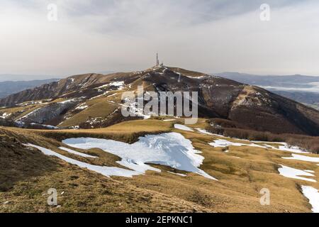 Der Gipfel des Monte Nerone, Apennin Gipfel in der Provinz Pesaro-Urbino (Marken, Italien) Stockfoto
