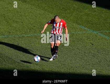 Brentford Community Stadium, London, Großbritannien. Februar 2021, 27th. English Football League Championship Football, Brentford FC versus Stoke City; Winston Reid of Brentford Kredit: Action Plus Sports/Alamy Live News Stockfoto