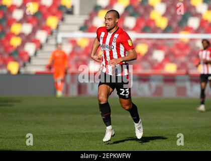 Brentford Community Stadium, London, Großbritannien. Februar 2021, 27th. English Football League Championship Football, Brentford FC versus Stoke City; Winston Reid of Brentford Kredit: Action Plus Sports/Alamy Live News Stockfoto