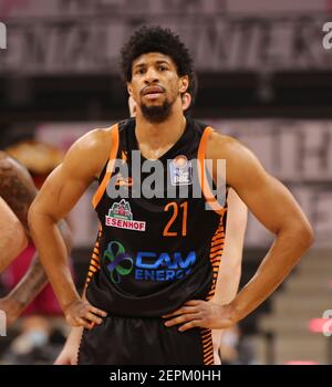 Bonn, Deutschland. Februar 2021, 27th. Telekom Dome, Basketball Bundesliga, Telekom Baskets Bonn vs Rasta Vechta, Jordan Barnett (Vechta) schaut auf. Quelle: Jürgen Schwarz/Alamy Live News Stockfoto