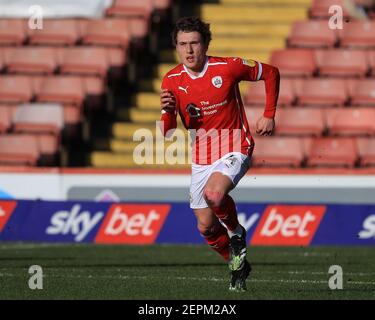 Barnsley, Großbritannien. Februar 2021, 27th. Callum Styles #4 von Barnsley während des Spiels in Barnsley, UK am 2/27/2021. (Foto von Mark Cosgrove/News Images/Sipa USA) Quelle: SIPA USA/Alamy Live News Stockfoto