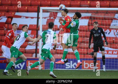 Barnsley, Großbritannien. Februar 2021, 27th. Jordan Williams #2 von Barnsley macht sich am 2/27/2021 in Barnsley, Großbritannien, klar. (Foto von Mark Cosgrove/News Images/Sipa USA) Quelle: SIPA USA/Alamy Live News Stockfoto