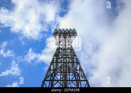 Barnsley, Großbritannien. Februar 2021, 27th. Oakwell's Flutlicht ragt am 2/27/2021 über dem Stadion in Barnsley, Großbritannien. (Foto von Mark Cosgrove/News Images/Sipa USA) Quelle: SIPA USA/Alamy Live News Stockfoto