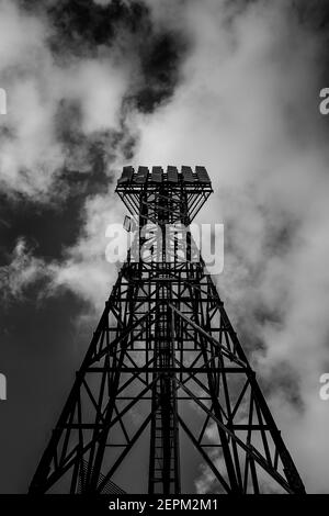 Barnsley, Großbritannien. Februar 2021, 27th. Oakwell's Flutlicht ragt am 2/27/2021 über dem Stadion in Barnsley, Großbritannien. (Foto von Mark Cosgrove/News Images/Sipa USA) Quelle: SIPA USA/Alamy Live News Stockfoto