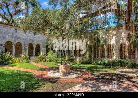 Die Klöster des 12th. Jahrhunderts alten spanischen Monastery of St. Bernard de Clairvaux nach North Miami, Florida verlegt. Stockfoto