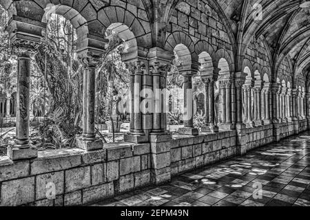 Die Klöster des 12th. Jahrhunderts alten spanischen Monastery of St. Bernard de Clairvaux nach North Miami, Florida verlegt. Stockfoto