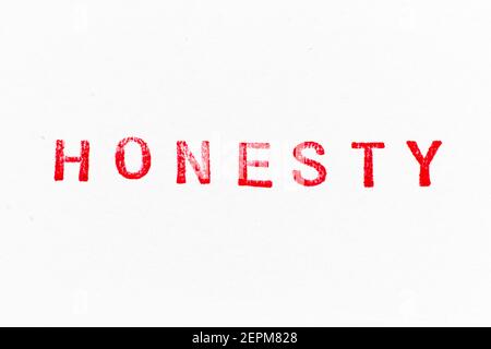 Rote Farbe Tinte Gummi Stempel in Wort Ehrlichkeit auf weiß Papierhintergrund Stockfoto