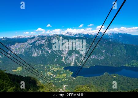 Panorama vom Vogel Hauptkabinenlift, Blick ins Tal von der Bergstation, Slowenien Stockfoto