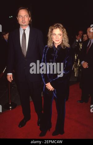 Daniel Gillham und Stockard Channing bei der Los Angeles Premiere von "Six Degrees of Separation" im Los Angeles County Museum of Art in Los Angeles, Kalifornien 08. Dezember 1993 Quelle: Ralph Dominguez/MediaPunch Stockfoto