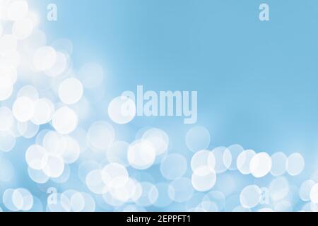 Hellblau Urlaub Bokeh abstrakt Weihnachten Hintergrund weiß spritzt Stockfoto