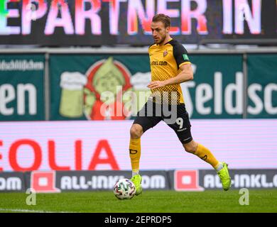 Dresden, Deutschland. Februar 2021, 27th. Fußball: 3. liga, SG Dynamo Dresden - FC Ingolstadt 04, 26. Spieltag, im Rudolf-Harbig-Stadion. Dynamo's Pascal Sohm spielt den Ball. Quelle: Robert Michael/dpa-Zentralbild/dpa/Alamy Live News Stockfoto