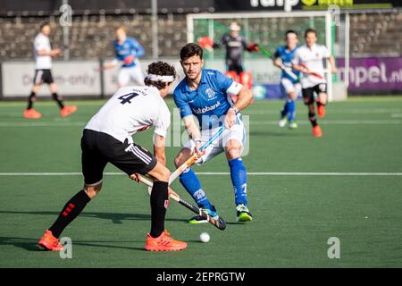 AMSTELVEEN, NIEDERLANDE - FEBRUAR 27: Johannes Mooij aus Amsterdam, Robbert Kemperman aus Kampong während des holländischen Eishockeymatches Tulp Hoofdklasse dazwischen Stockfoto