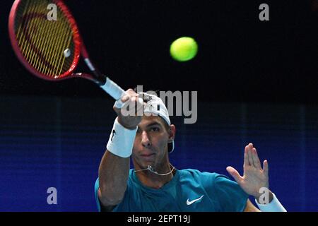 Singapur. Februar 2021, 28th. Alexei Popyrin aus Australien trifft eine Rückkehr während des Männer-Einzel-Finale gegen Alexander Bublik aus Kasachstan bei der Singapore Tennis Open Turnier in Singapur am 28. Februar 2021. Kredit: Dann Chih Wey/Xinhua/Alamy Live Nachrichten Stockfoto