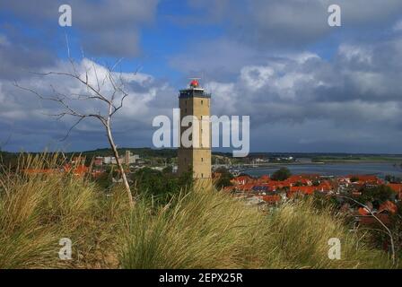 Blick auf Brandaris Leuchtturm und die Stadt West Terschelling Stockfoto