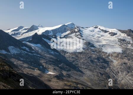 Panoramablick auf die Venediger Gruppe. Habach Kees Gletscher, Habachtal. Hinter dem Großvenediger Gipfel. Österreichische Alpen. Europa. Stockfoto