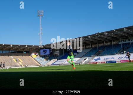 Cajsa Andersson (#1 Linkoping) beim Aufwärmen vor dem Schwedischen Pokalspiel zwischen Norrkoping und Linkoping in der Platinumcars Arena in Norrkoping, Schweden Stockfoto