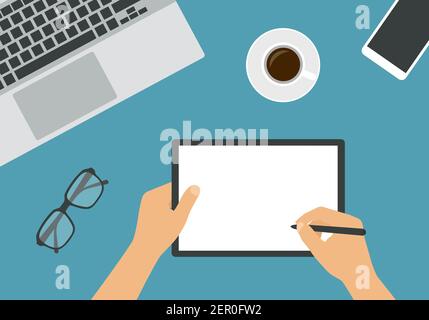 Die Hand eines Mannes oder einer Frau hält einen Stift und schreibt auf einem leeren Tablet-Bildschirm. Laptop-Tastatur mit Tasse Kaffee und Gläser auf Schreibtisch im Büro - Stock Vektor