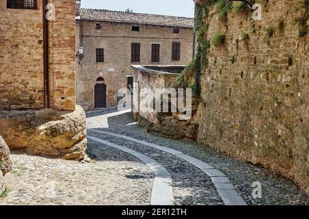 Castell'Arquato, Italien - 24. Juni 2017:Details der mittelalterlichen Stadt in der Provinz Piacenza, Emilia Romagna Stockfoto