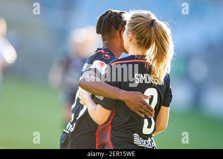 Norrkoping, Schweden. Februar 2021, 28th. Torschützenkönner für Linkoping Uchenna Grace Kanu (#27) und Therese Simonsson (#9) während eines Spiels im Schwedischen Cup zwischen IFK Norrkoping und Linkoping in der Platinumcars Arena in Norrkoping Quelle: SPP Sport Pressefoto. /Alamy Live Nachrichten Stockfoto