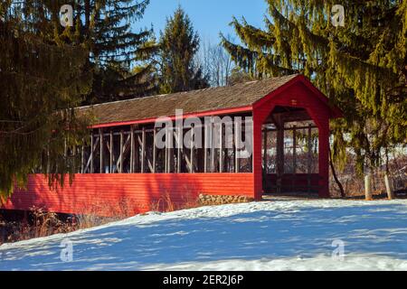 Die Harrity Covered Bridge wurde im Jahr 1841 und überquerte den Pohopoco Creek in Carbon County, Pennsylvania. Im Jahr 1970, als der Beltzville Dam wurde b Stockfoto