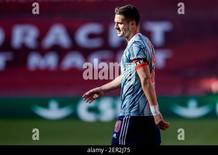 EINDHOVEN, NIEDERLANDE - FEBRUAR 28: Dusan Tadic von Ajax während des niederländischen Eredivisie-Spiels zwischen PSV und Ajax im Philips Stadion am 28. Februar 20 Stockfoto