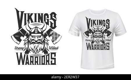 Wikinger Krieger T-Shirt Druck, skandinavischen Vektor nordischen mittelalterlichen Ritter. Mann mit Bart und gehörntem Helm mit gekreuzten Äxten auf weißem Appaprel-Mockup. Stock Vektor