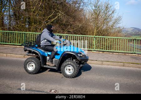 2006 blau Taiwan Golden Bee Blade 250 (Quad Bike) Motorradfahrer; vierrädrigen Transport, Motorräder, Fahrzeug, Straßen, Motorräder, Motorrad-Fahrer motoring in Chorley, Großbritannien Stockfoto