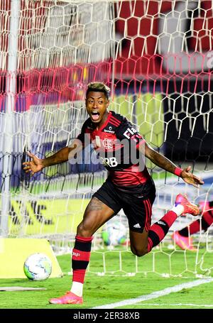 SAO PAULO, BRASILIEN - 25. FEBRUAR: Bruno Henrique von CR Flamengo feiert nach dem Torschuss ist Tor, während einer Brasileirao Serie EIN 2020 Spiel zwischen Sao Paulo FC und CR Flamengo im Morumbi Stadion am 25. Februar 2021 in Sao Paulo, Brasilien. (Foto von MB Media/BPA) Stockfoto