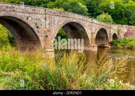 Der Fluss Wye an der Kerne Brücke gebaut 1825-8 in der Wye Valley Gebiet von außergewöhnlicher natürlicher Schönheit in Herefordshire England UKS Stockfoto