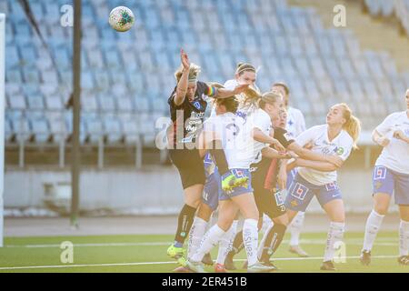 Norrkoping, Schweden. Februar 2021, 28th. Nilla Fischer (#5) Kapitän in Linkoping bei einem Eckstoß während eines Spiels im Schwedischen Cup zwischen IFK Norrkoping und Linkoping in der Platinumcars Arena in Norrkoping Quelle: SPP Sport Pressefoto. /Alamy Live Nachrichten Stockfoto