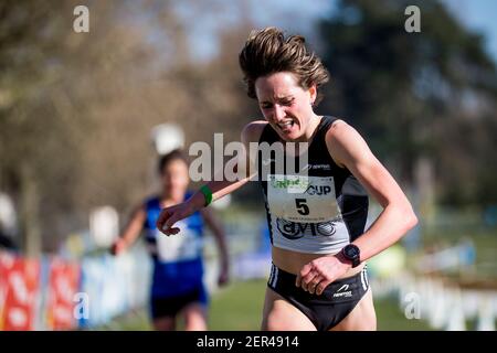 Eline Dalemans im Einsatz beim Damenrennen bei der ersten (von drei) Etappe der Cross Country Running Trophäe 'CrossCup', Sonntag 28 Stockfoto