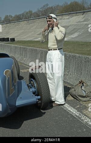 Vorbereitung auf das Rennen mit 1932 Graham 8 Lucenti Indy Auto beim Montlhery Revival , Linas , Frankreich Stockfoto