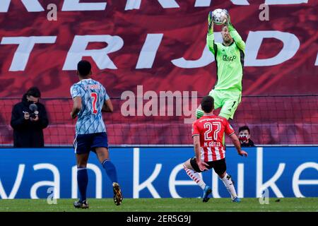 EINDHOVEN, NIEDERLANDE - FEBRUAR 28: Torwart Maarten Stekelenburg von Ajax während des niederländischen Eredivisie-Spiels zwischen PSV und Ajax bei Philips Stadio Stockfoto