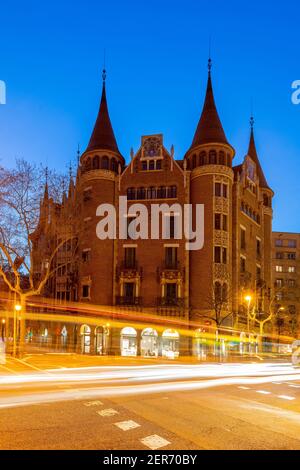 Casa de les Punxes, ein modernistisches Gebäude des katalanischen Architekten Josep Puig i Cadafalch in Barcelona, Katalonien, Spanien Stockfoto