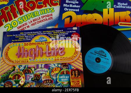 Schwäbisch Hall, Deutschland - 28. Februar 2021: Vinylplatten-Cover mit Disco-Musik aus den siebziger Jahren Stockfoto