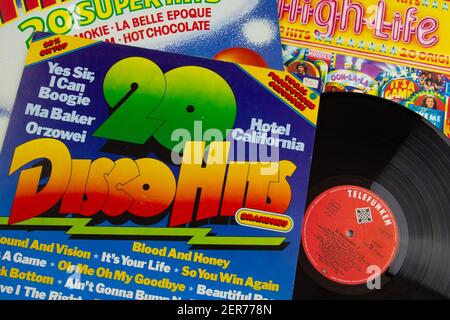 Schwäbisch Hall, Deutschland - 28. Februar 2021: Vinylplatten-Cover mit Disco-Musik aus den siebziger Jahren Stockfoto