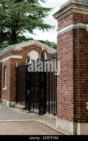 Tore zum RAF Cranwell Training College, Cranwell, Sleaford, Lincolnshire, England, Großbritannien, Großbritannien Mai 2011 Stockfoto