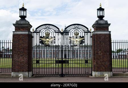 Tore zum RAF Cranwell Training College, Cranwell, Sleaford, Lincolnshire, England, Großbritannien, Großbritannien Mai 2011 Stockfoto