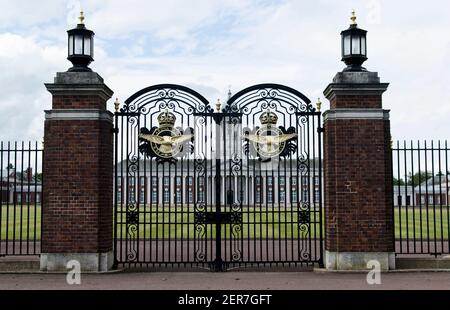 CGates an RAF Cranwell Training College, Cranwell, Sleaford, Lincolnshire, England, Großbritannien, Großbritannien Mai 2011 Stockfoto