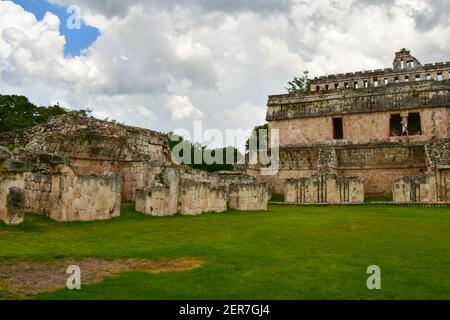 Der Palast in Kabah, eine archäologische Stätte der Maya in der Puuc-Region im Westen Yucatans, Mexiko Stockfoto