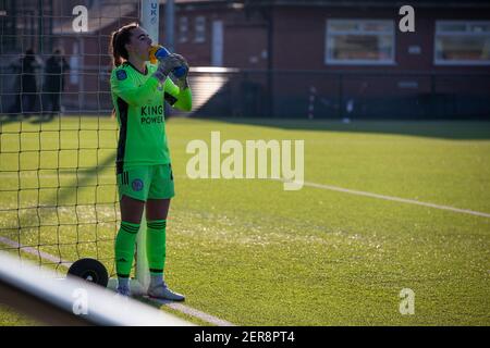 Loughborough, Großbritannien. Februar 2021, 28th. Kirstie Levell (#28 Leicester City) während des FA Womens Championship League Spiels zwischen Leicester City und Crystal Palace im Farley Way Stadium in Loughborough, England. Kredit: SPP Sport Presse Foto. /Alamy Live Nachrichten Stockfoto