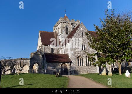 Blick auf die Kirche St. Marys und St. Blaise im Dorf Boxgrove in West Sussex stammt diese Kirche aus dem 12th. Jahrhundert. Stockfoto