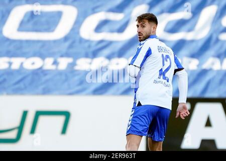 Odense, Dänemark. Februar 2021, 28th. Bashkim Kadrii (12) von ob beim Superliga-Spiel 3F zwischen Odense Boldklub und dem FC Randers im Nature Energy Park in Odense. (Foto Kredit: Gonzales Foto/Alamy Live News Stockfoto