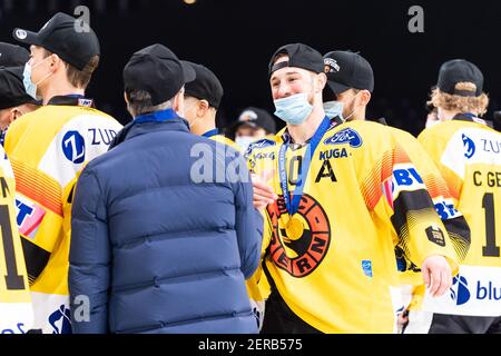 28,02.2021, Zürich, Hallenstadion, Eishockey-Pokalfinale: ZSC Lions - SC Bern, SC Bern Pokalsieger 2021. # 10 Tristan Scherwey (Bern) (Schweiz/Deutschland/Österreich/Kroatien OUT) Stockfoto