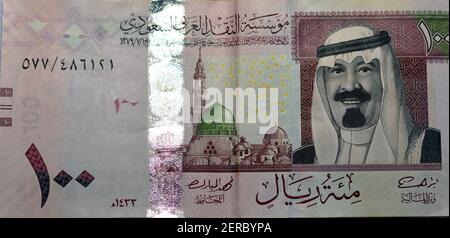 Saudi-Arabien 100 riyal Banknote, die Saudi-riyal ist die Währung von Saudi-Arabien, selektive Fokus der saudischen Königreich Bargeld. Stockfoto