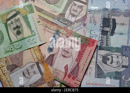 Sammlung von Saudi-Arabien Geldhintergrund, verschiedene Saudi-riyals Sammlung von 500, 100, 10, 5 und 1 riyal Stockfoto