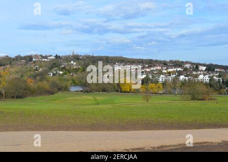 Parliament Hill ist der höchste Aussichtspunkt der freien Stadt in London. Es wird mit der Northern Line erreicht, die an der Hampstead U-Bahn-Station ausfährt. Stockfoto