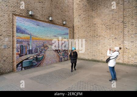 London Cityscape von jimmy C am Bahnhof Blackfriars, London 2020 mit Unterstützung von Network Rail Stockfoto