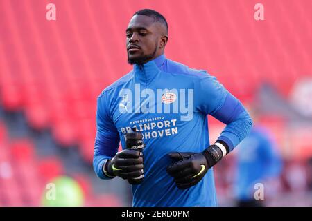 EINDHOVEN, NIEDERLANDE - FEBRUAR 28: Torwart Yvon Mvogo vom PSV Eindhoven während des niederländischen Eredivisie-Spiels zwischen PSV und Ajax im Philips Stadion Stockfoto